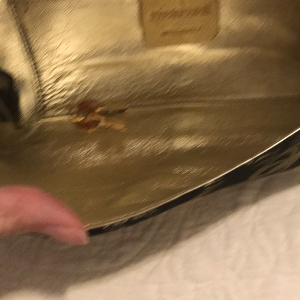 Hand bag. - Picture 2 of 3
